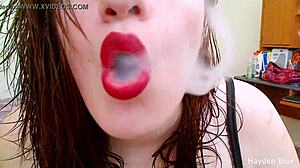 Große Lippen und Rauchfetisch mit wunderschönen fetten Frauen