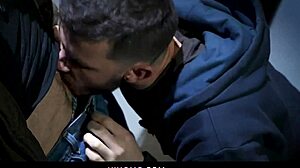 Anal gay sin condón con papá de gran polla en video HD