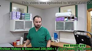 Фетишът на доктора Тампа към мъжкия му пациент е напълно изложен в това гей порно видео