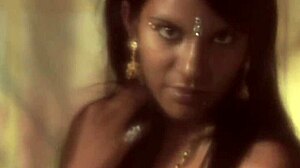 Komma på en stor kuk i HD - Indiska tjejer strippar och dansar