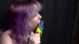 Candi Ravens' komische optreden in een zelfgemaakte video