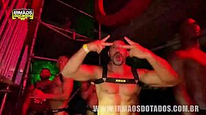 巴西大男孩在同性恋狂欢中被大鸡巴操