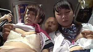 Аматьорски японски жени в костюми дават ръчни ръчки и получават сперма на лицата си