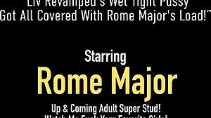 Rome Majors kézimunkát és mélytorkot ad, hogy bőséges adagot kapjon nedves és feszes puncijából