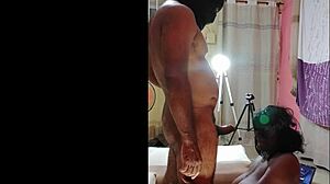 Rekaman Wanita Bahenol dengan Payudara Besar dan Pantat yang Luas Memberikan Seks Oral - Bagian 5