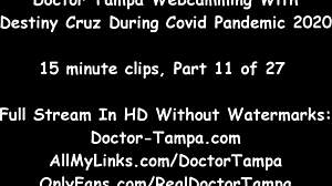 Destiny Cruz gibt Doktor Tampa einen Blowjob, während sie in Florida unter Quarantäne gestellt wird