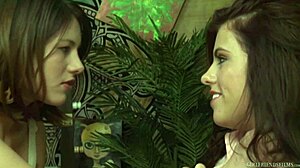 אדריאנה צ'צ'יק ושילה ג'נינגס מתמכרות למין אוראלי הדדי ומציצת ציצים