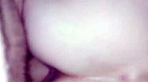 Genç ve azgın çiftlerin ev yapımı porno videosu