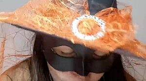 Il feticismo delle streghe di Halloween dei miei vicini prende una svolta bollente con i suoi video amatoriali